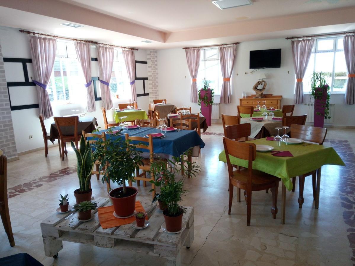 Matallana de Valmadrigal Hostal El Tropezon المظهر الخارجي الصورة