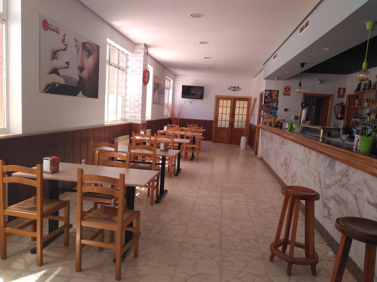 Matallana de Valmadrigal Hostal El Tropezon المظهر الخارجي الصورة
