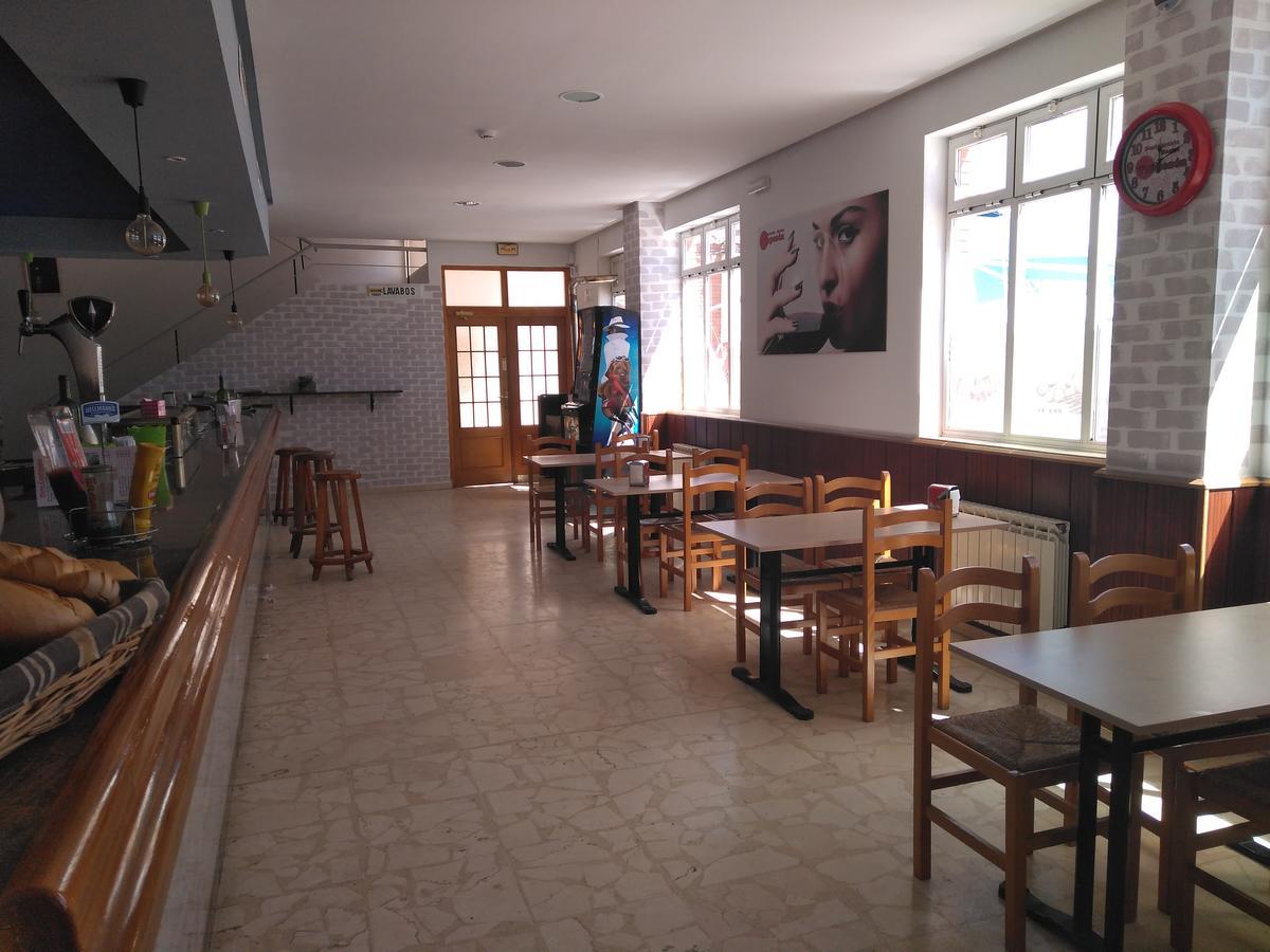 Matallana de Valmadrigal Hostal El Tropezon المظهر الخارجي الصورة