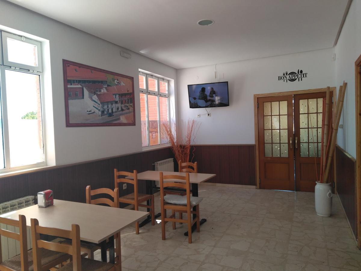 Matallana de Valmadrigal Hostal El Tropezon المظهر الخارجي الصورة