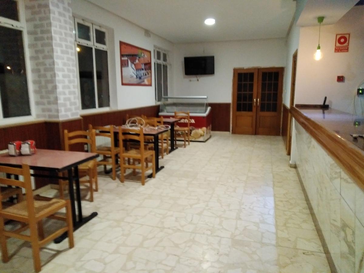 Matallana de Valmadrigal Hostal El Tropezon المظهر الخارجي الصورة