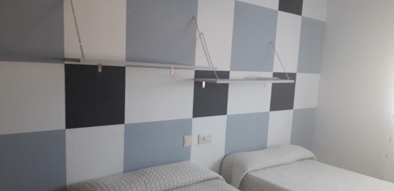 Matallana de Valmadrigal Hostal El Tropezon المظهر الخارجي الصورة