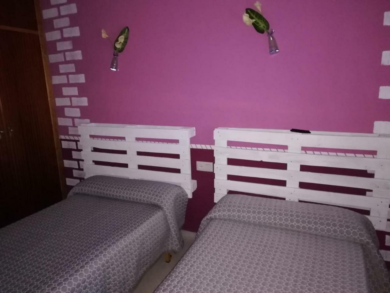 Matallana de Valmadrigal Hostal El Tropezon المظهر الخارجي الصورة