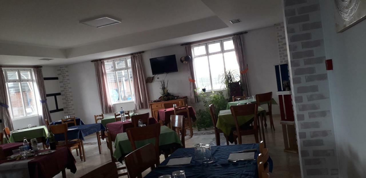 Matallana de Valmadrigal Hostal El Tropezon المظهر الخارجي الصورة
