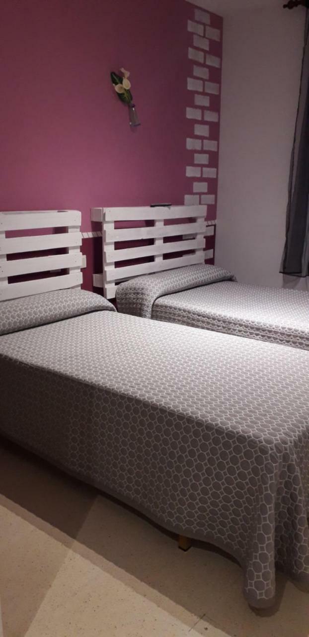 Matallana de Valmadrigal Hostal El Tropezon المظهر الخارجي الصورة
